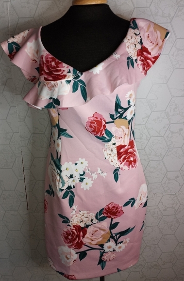 Guess womans convertible off the shoulder to one shoulder floral ruffle dress - Picture 9 of 16